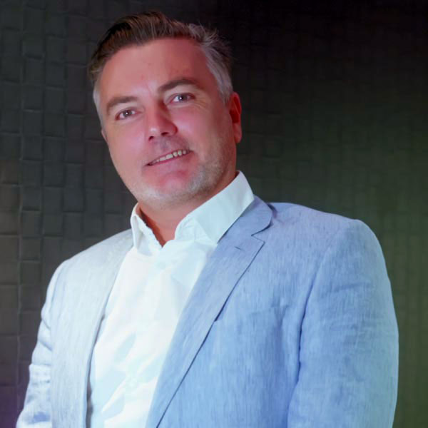 Photo portrait Arnaud D&eacute;marchelier